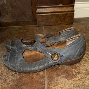 TAOS Footwear dusty blue Mary Jane comfort flats size 9 boho hippie